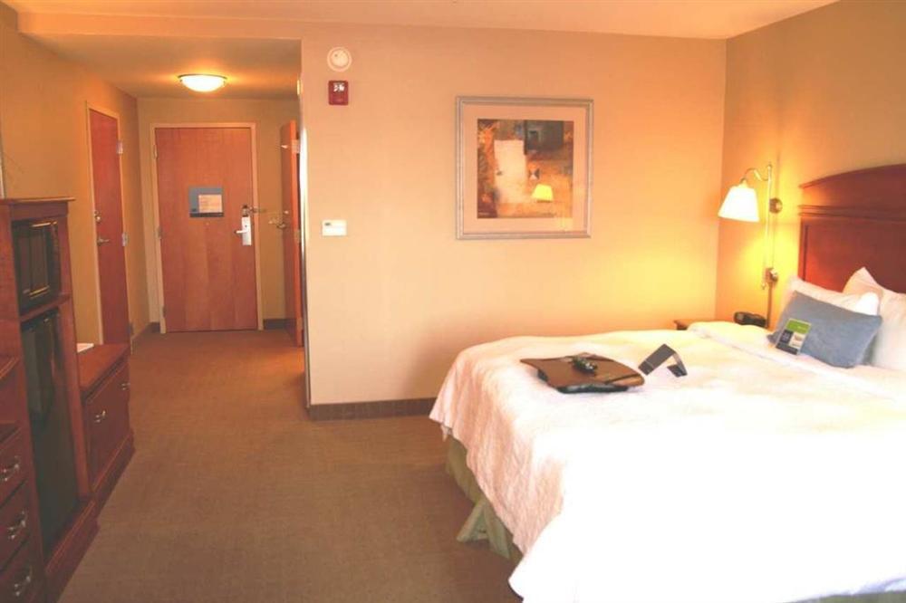 Hampton Inn & Suites Providence / Smithfield Room photo